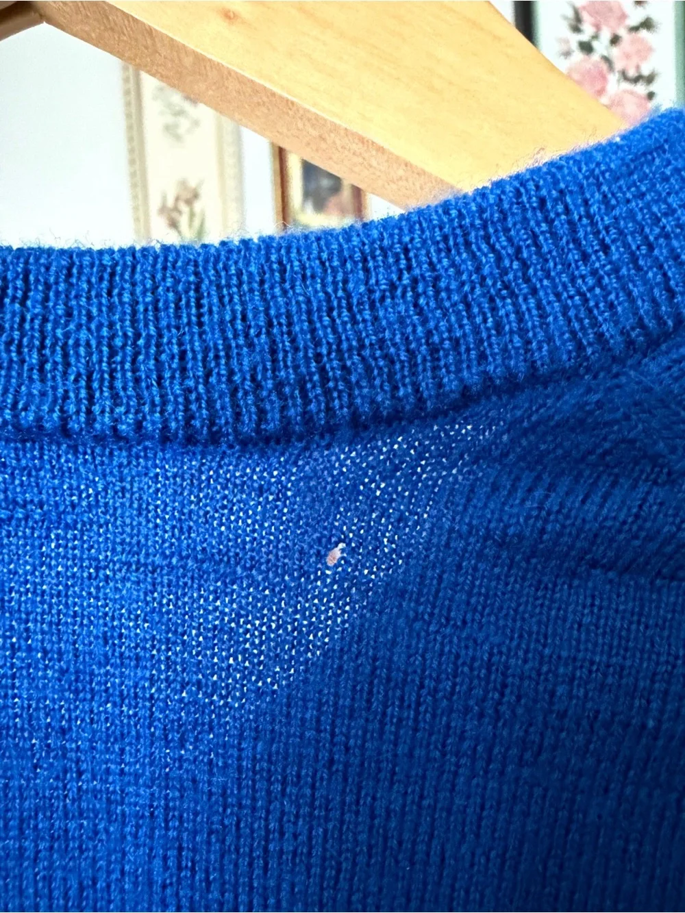 Italian Merino Wool V-Neck Sweater in a deep rich Blue Large - GAP minor flaw